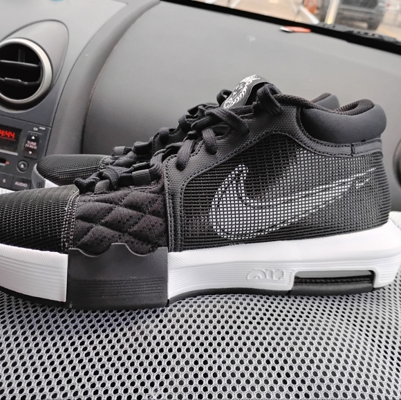 Men's Lebron's black 11.5 - Picture 2 of 9